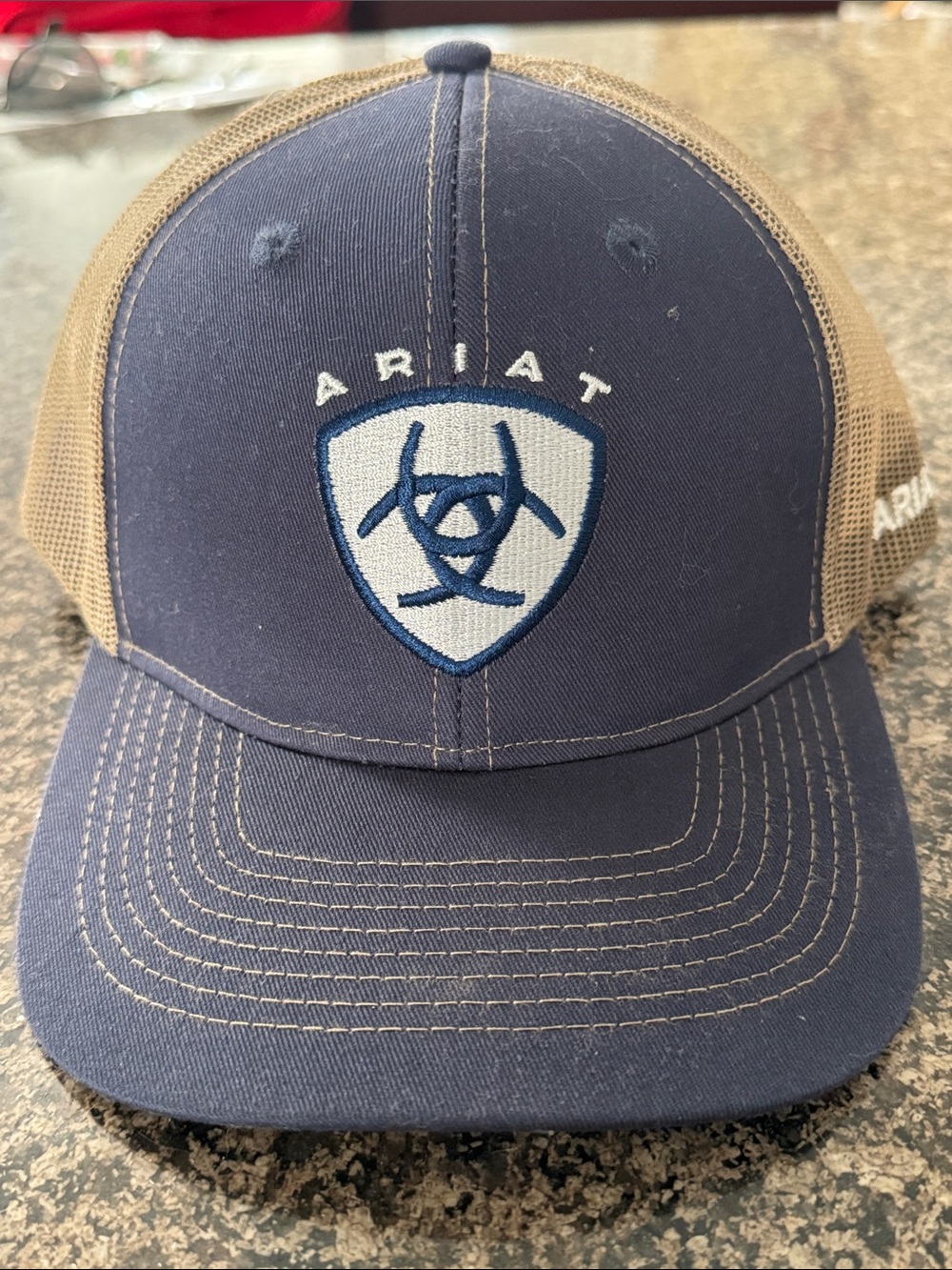 🧢Ariat trucker hat